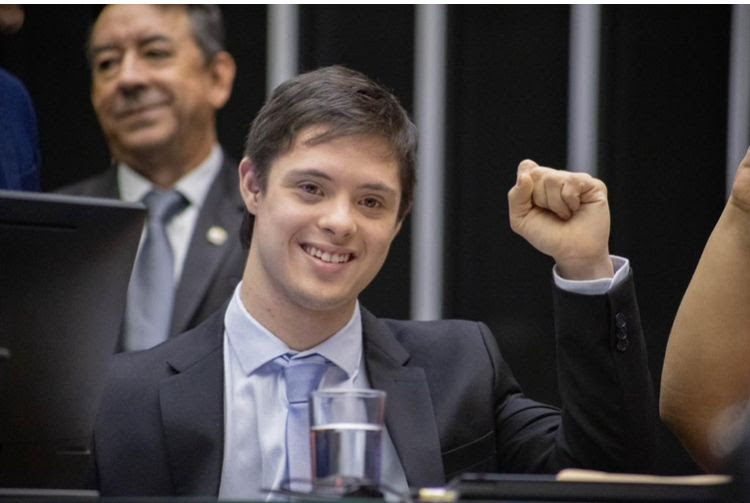 João Vitor, de 22 anos, é o primeiro estudante de Educação Física da PUC-GO com síndrome de down