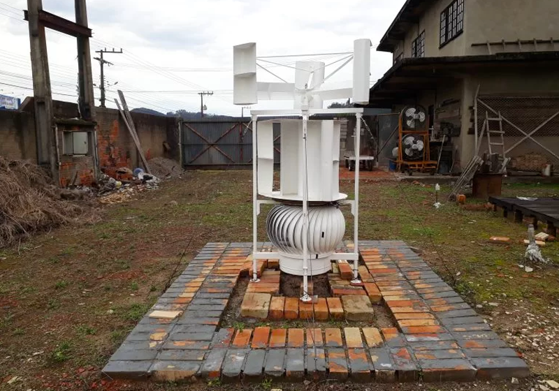  Engenheiro brasileiro desenvolve gerador eólico vertical compacto
