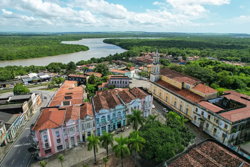 Centro Histórico de João Pessoa: surgiu em 1585, inicialmente às margens do Rio Sanhauá, atual bairro de Varadouro. Foi reconhecido como patrimônio histórico nacional em dezembro de 2007.