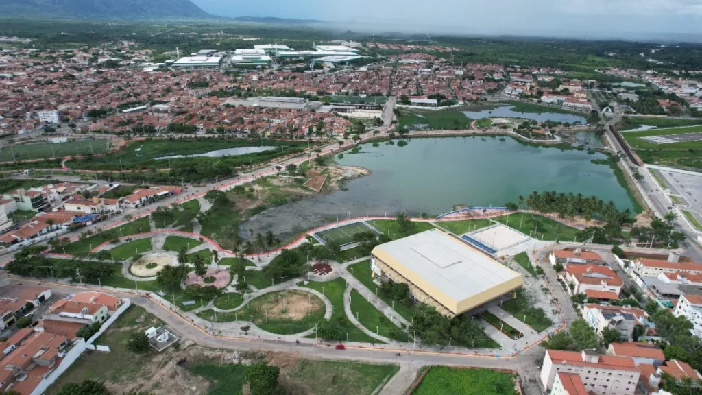 O Parque Lagoa da Fazenda, em Sobral, Ceará, é um exemplo de revitalização ambiental que une natureza e lazer, proporcionando um espaço sustentável e agradável para a comunidade.