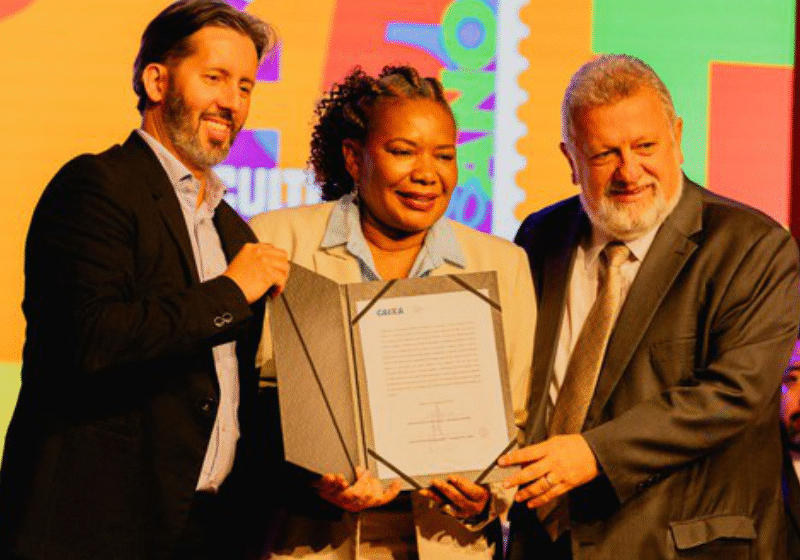Da esquerda para a direita: presidente do Iphan, Leandro Grass. Ministra da Cultura, Margareth Menezes. Presidente da Caixa, Carlos Vieira. Foto: MinC